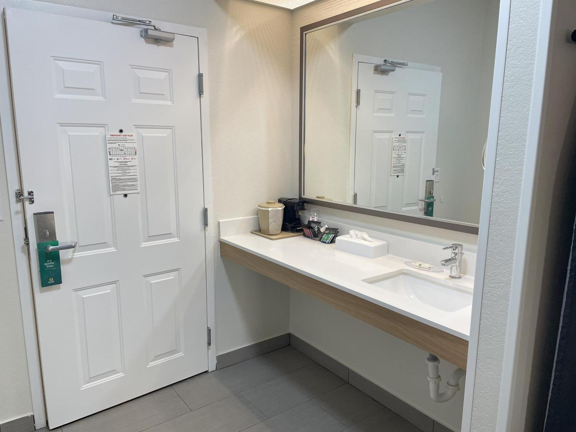 Quality Inn 2*