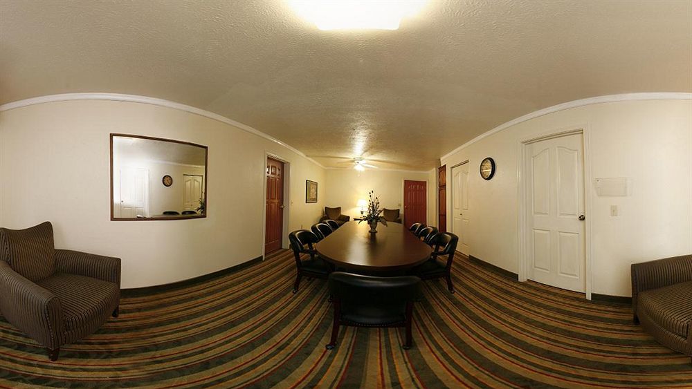 Quality Inn 2*